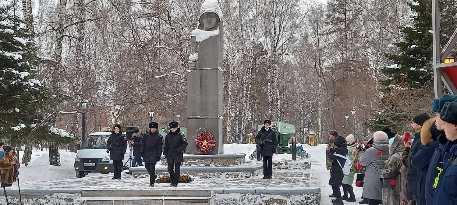 Участие в митинге, посвященном снятию Ленинградской блокады